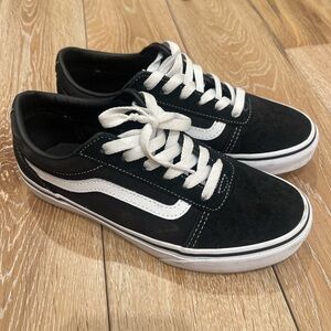 Classic Black Skate Sneakers with White Stripe
